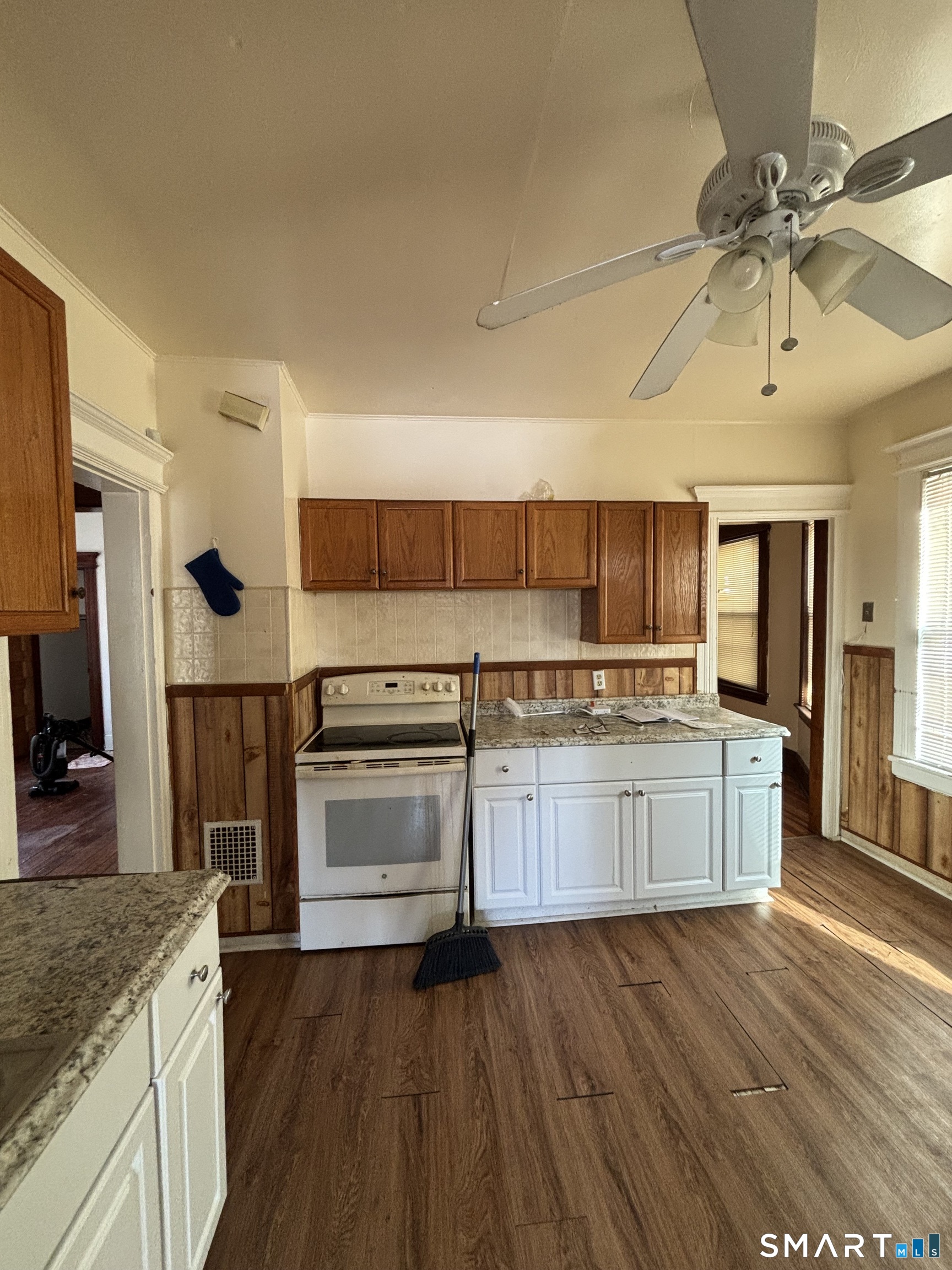 137 Poplar Street Bridgeport, CT 06605 - Photo 20 of 25