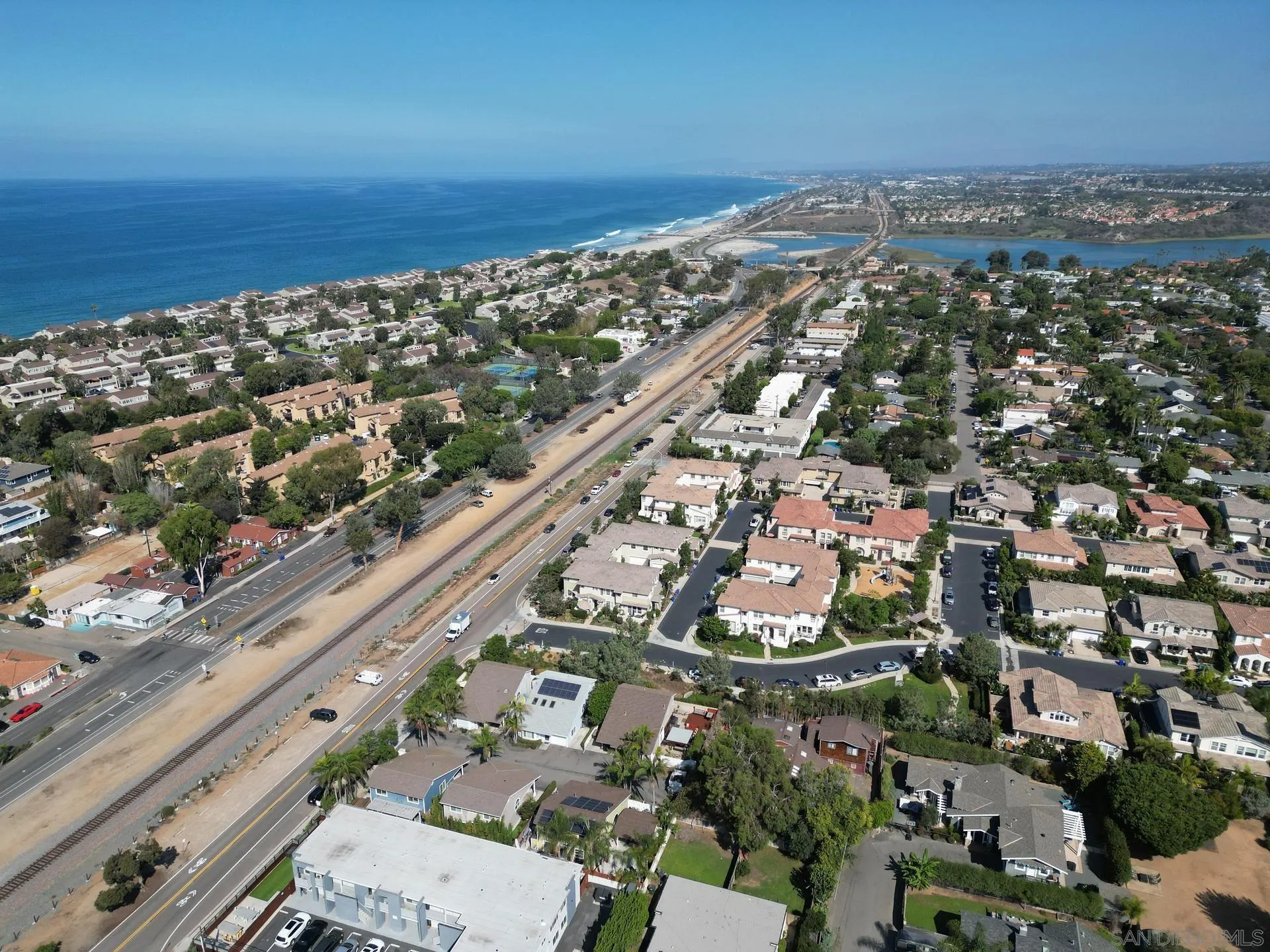 1676 Shorebreak Way Encinitas, CA 92024 - Photo 54 of 62 an aerial view of a city