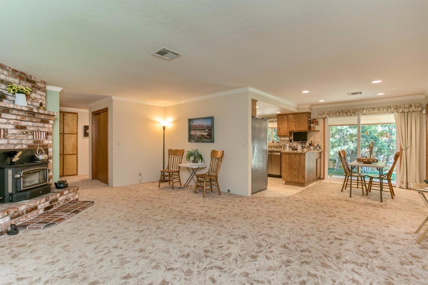5100 Tunnel Loop Road Grants Pass, OR 97526 - Photo 22 of 34 Living room towards dining area.....