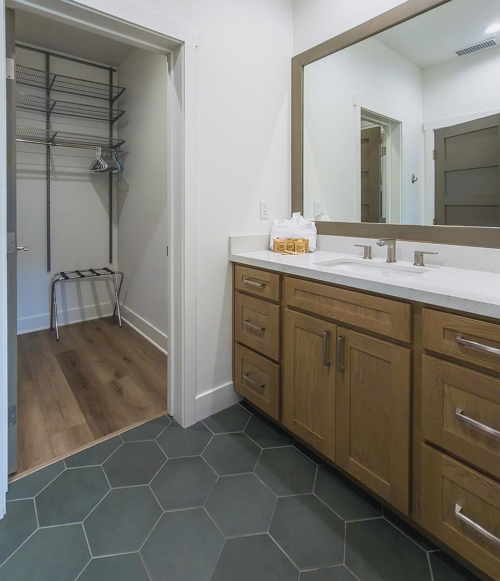 1463 Boulder Creek Road, Unit 1463 Mammoth Lakes, CA 93546 - Photo 22 of 37 a bathroom with a double vanity sink mirror and