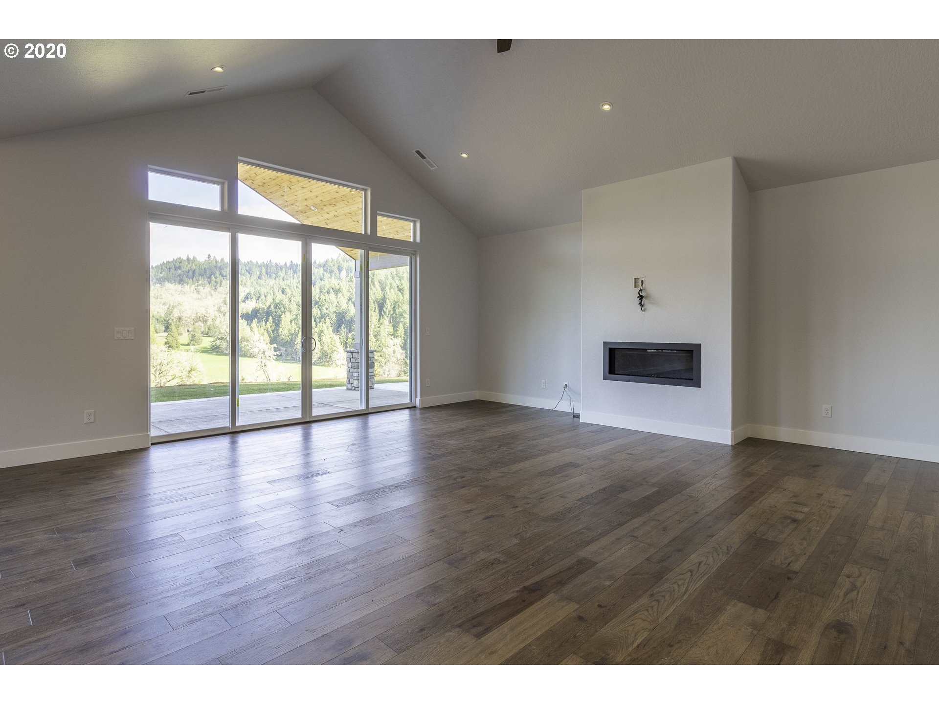 31266 Cottage Grove Lorane Road Cottage Grove, OR 97424 - Photo 10 of 32 Gallery Image 10