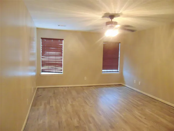 $2,300 | 1809 Edinburg Avenue, League City, TX 77573