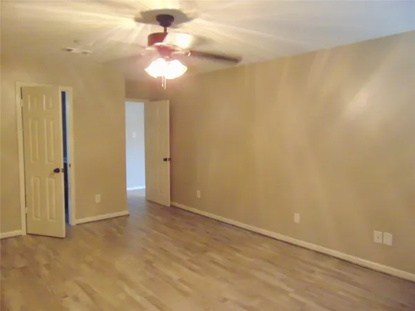 $2,300 | 1809 Edinburg Avenue, League City, TX 77573