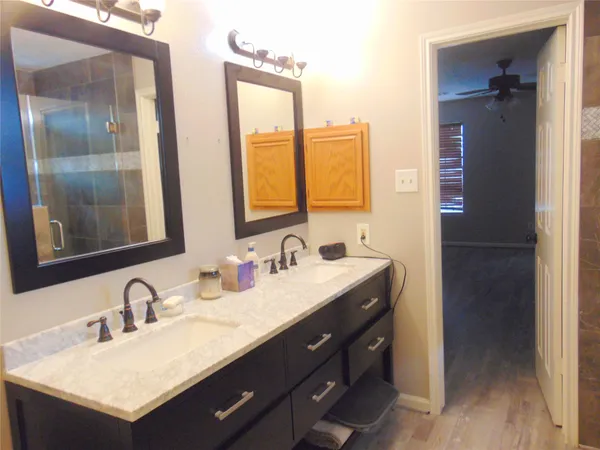 $2,300 | 1809 Edinburg Avenue, League City, TX 77573