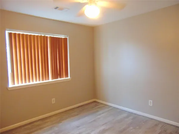 $2,300 | 1809 Edinburg Avenue, League City, TX 77573