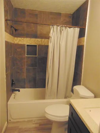 $2,300 | 1809 Edinburg Avenue, League City, TX 77573