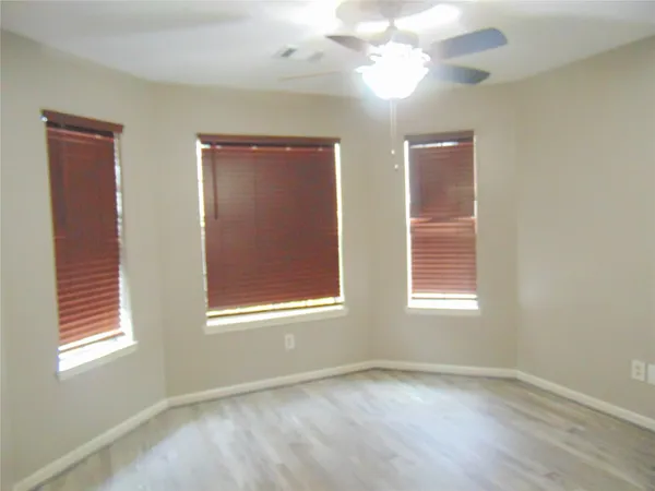 $2,300 | 1809 Edinburg Avenue, League City, TX 77573