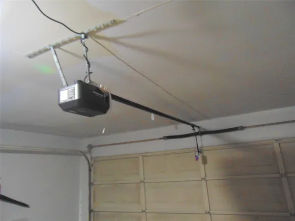 $2,300 | 1809 Edinburg Avenue, League City, TX 77573