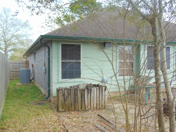 $2,300 | 1809 Edinburg Avenue, League City, TX 77573
