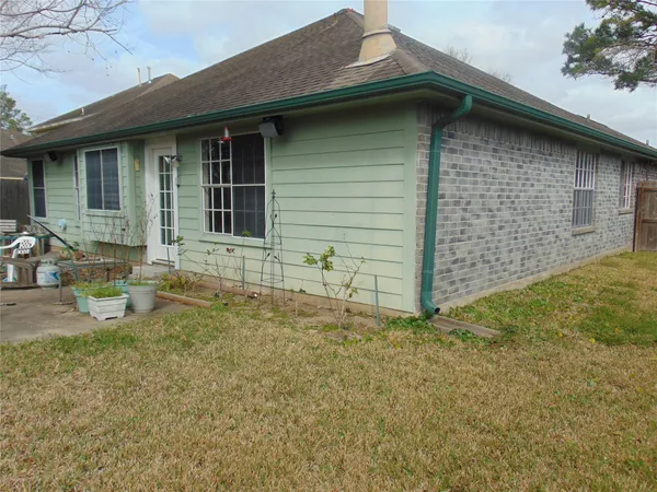 $2,300 | 1809 Edinburg Avenue, League City, TX 77573