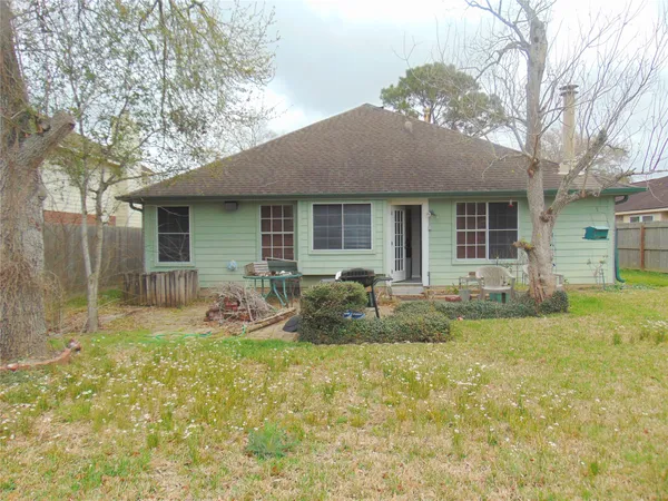 $2,300 | 1809 Edinburg Avenue, League City, TX 77573