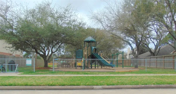 $2,300 | 1809 Edinburg Avenue, League City, TX 77573