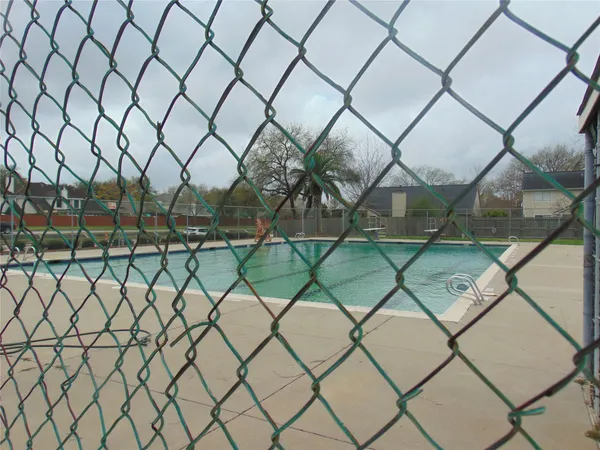 $2,300 | 1809 Edinburg Avenue, League City, TX 77573