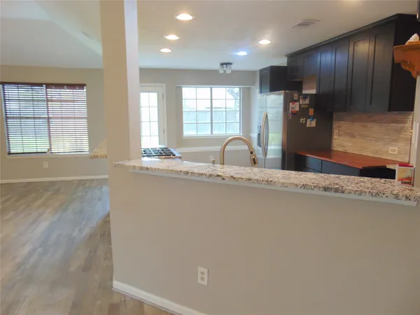 $2,300 | 1809 Edinburg Avenue, League City, TX 77573