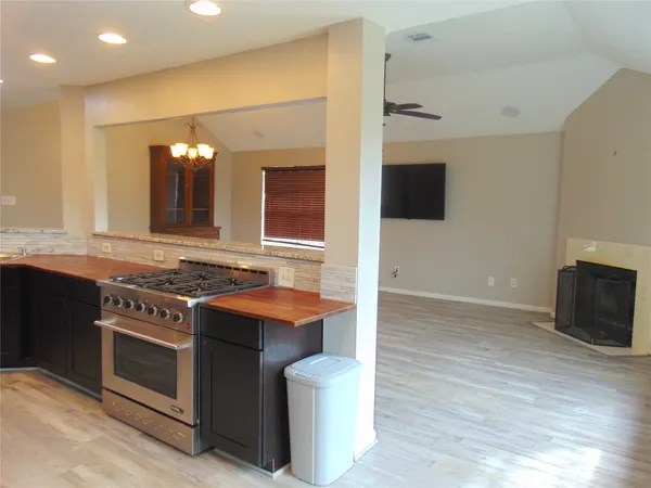 $2,300 | 1809 Edinburg Avenue, League City, TX 77573