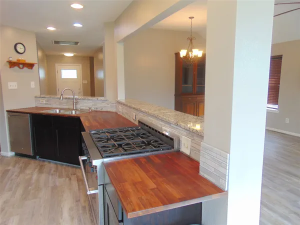 $2,300 | 1809 Edinburg Avenue, League City, TX 77573