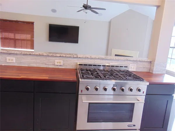 $2,300 | 1809 Edinburg Avenue, League City, TX 77573