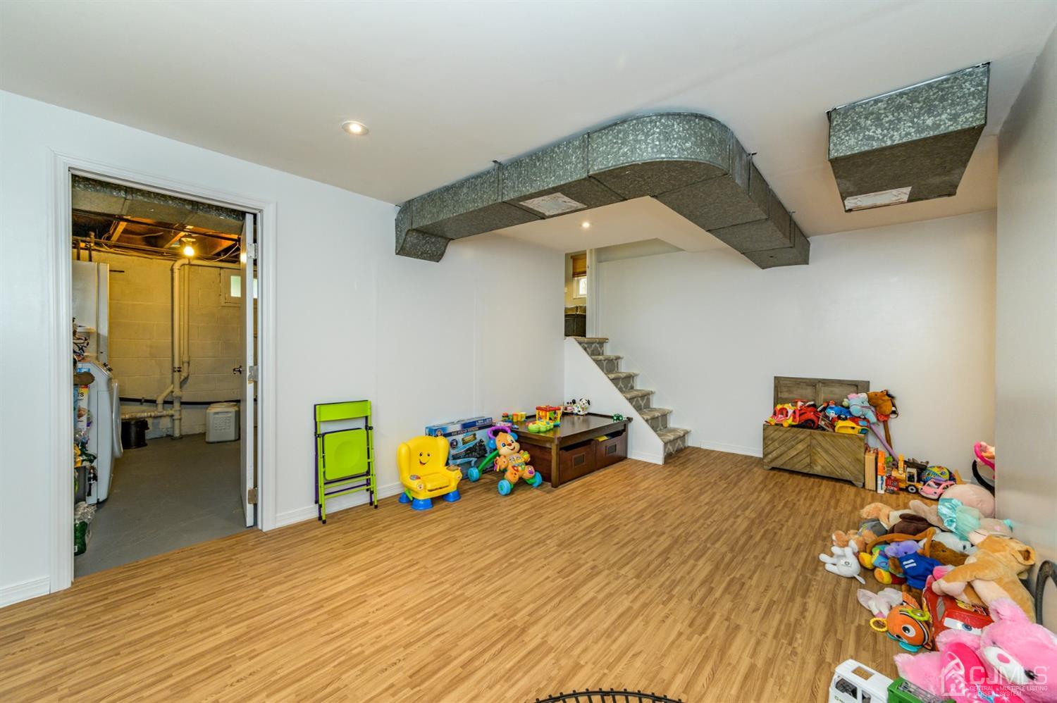 321 Dukes Road Colonia, NJ 07067 - Photo 22 of 28 Gallery Image 22