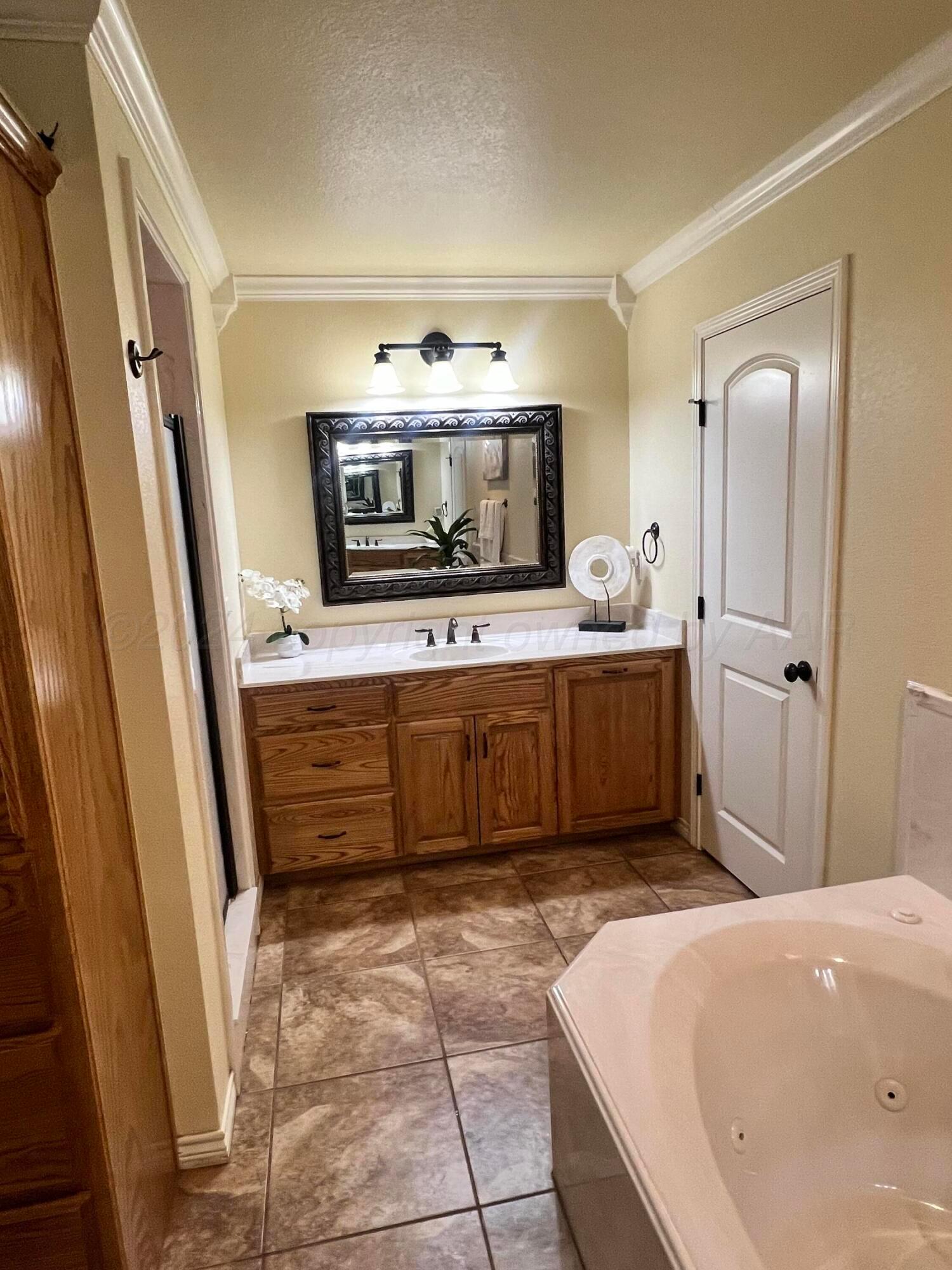 830 Baltimore Drive Hereford, TX 79045 - Photo 24 of 46 a spacious bathroom with a tub sink and mirror