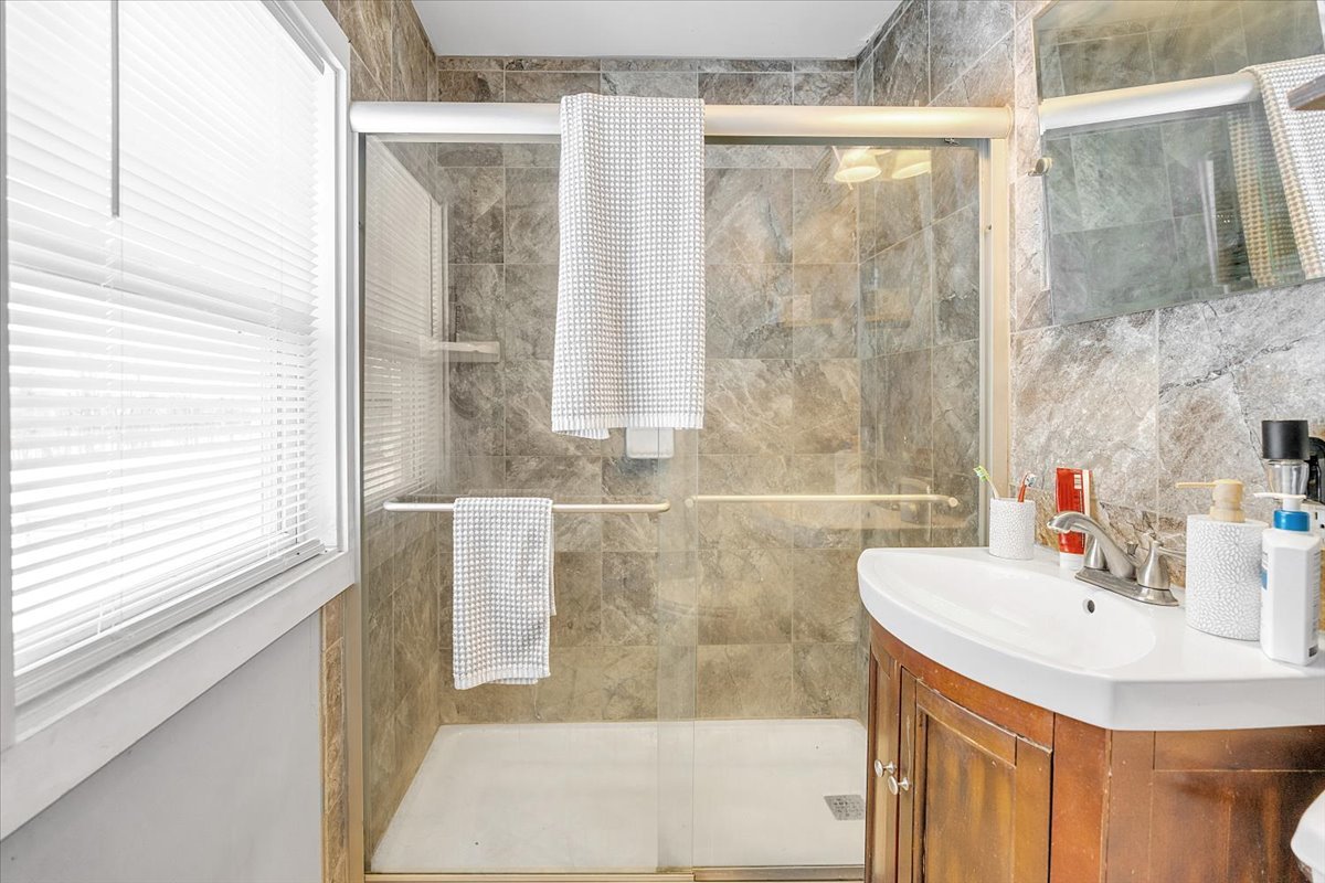 21626 Oak Grove Road Harvard, IL 60033 - Photo 17 of 34 a bathroom with a sink and a bathtub