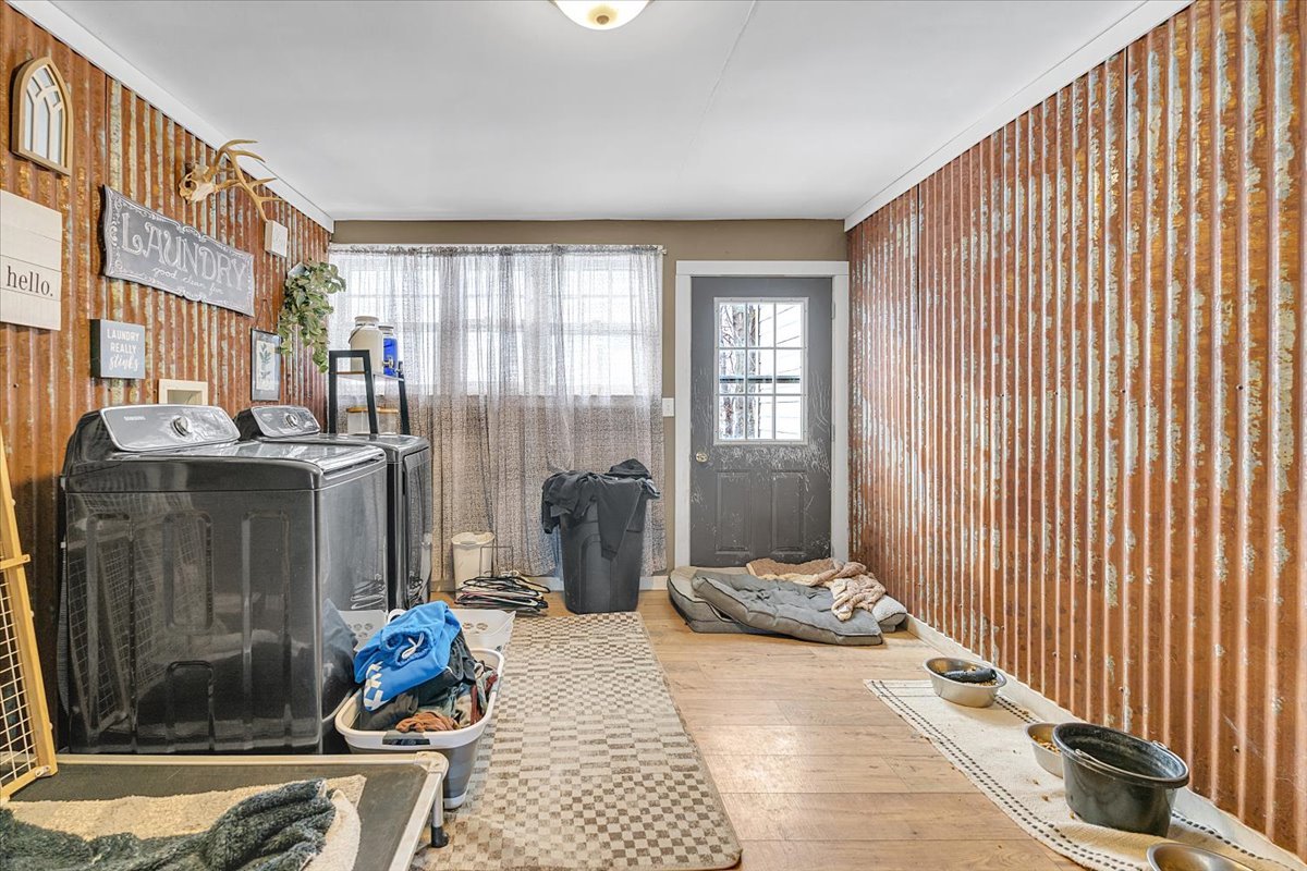 21626 Oak Grove Road Harvard, IL 60033 - Photo 18 of 34 a bedroom with furniture and a potted plant