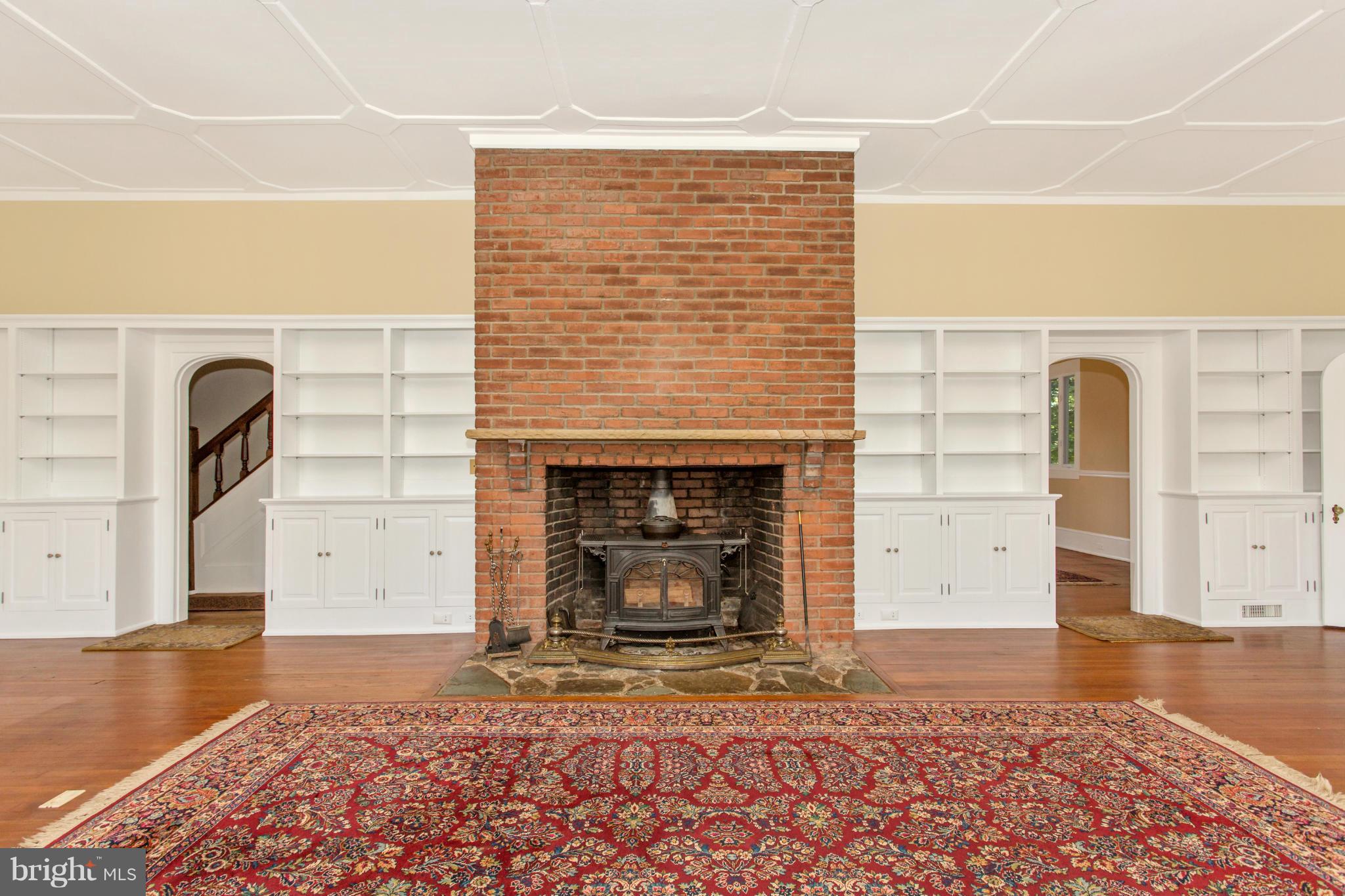 18510 Barnesville Road Barnesville, MD 20838 - Photo 3 of 29 Living Room