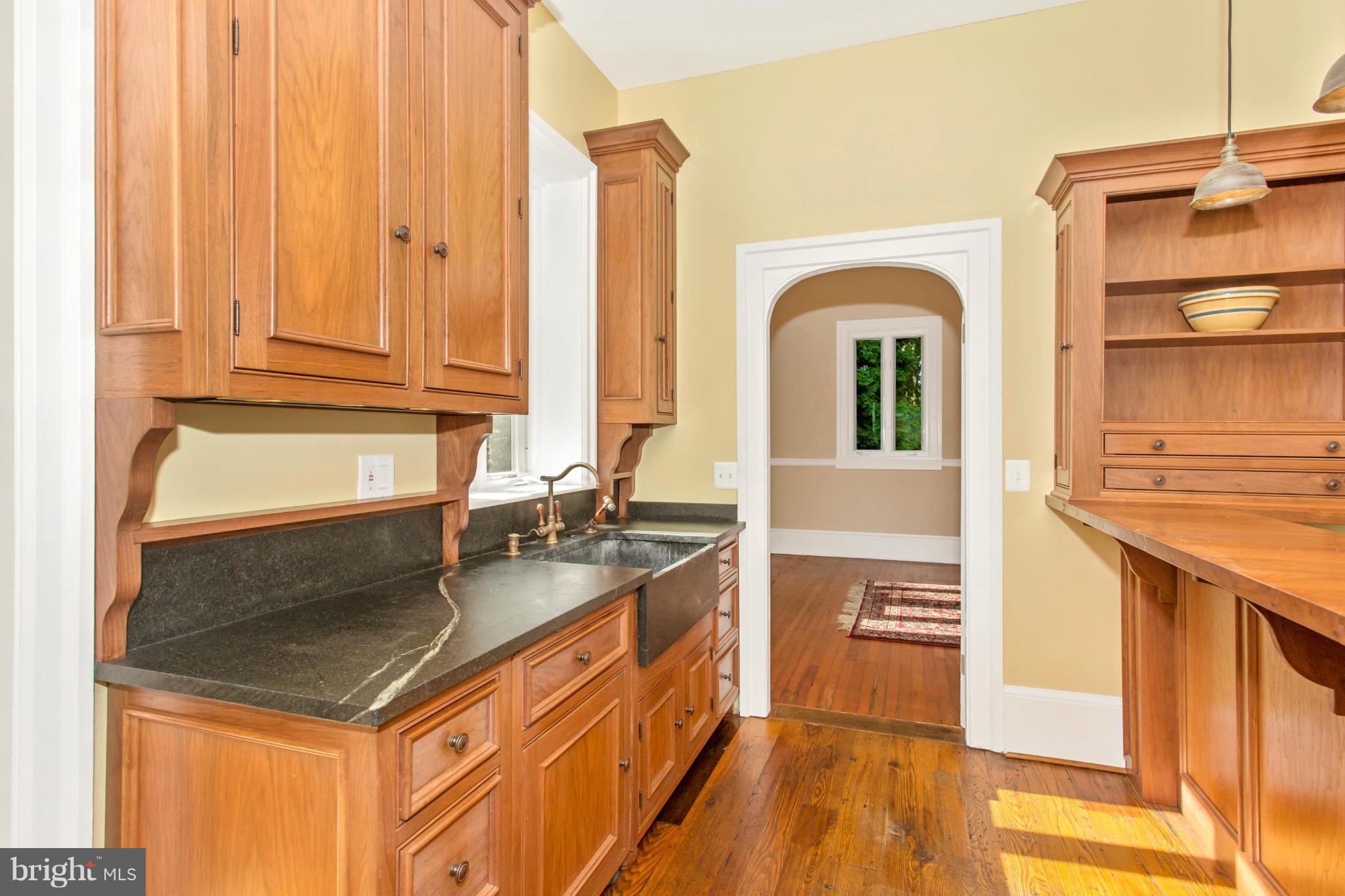 18510 Barnesville Road Barnesville, MD 20838 - Photo 8 of 29 Kitchen