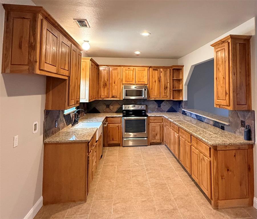 910 East 3rd Street Weatherford, TX 76086 - Photo 11 of 24