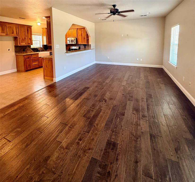 910 East 3rd Street Weatherford, TX 76086 - Photo 6 of 24