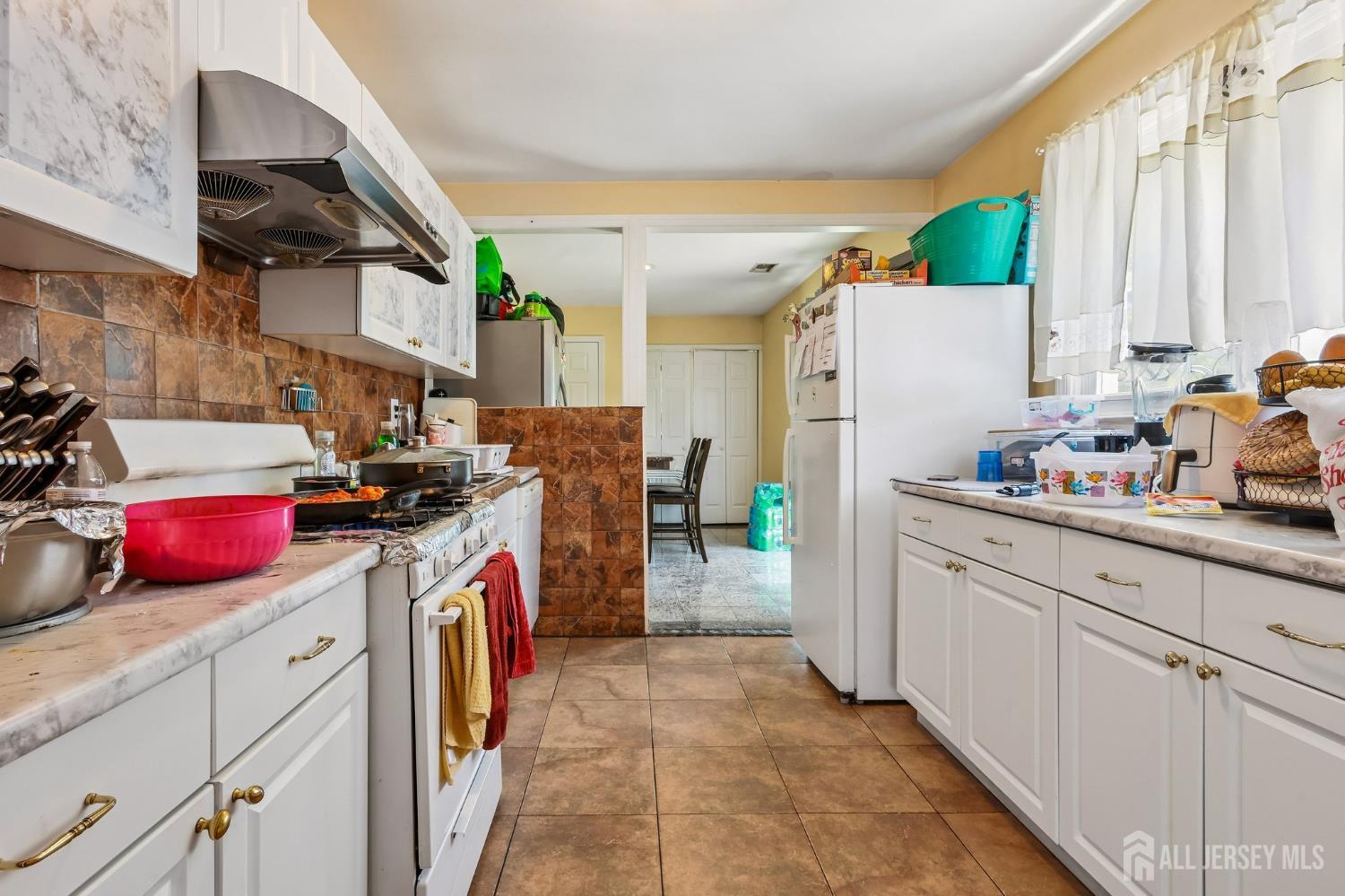 23 Miko Road Edison, NJ 08817 - Photo 12 of 25