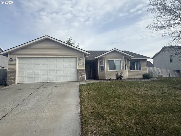 $319,999 | 617 East Oregon Avenue, Hermiston, OR 97838