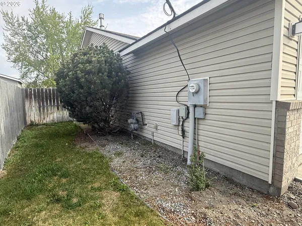 $319,999 | 617 East Oregon Avenue, Hermiston, OR 97838