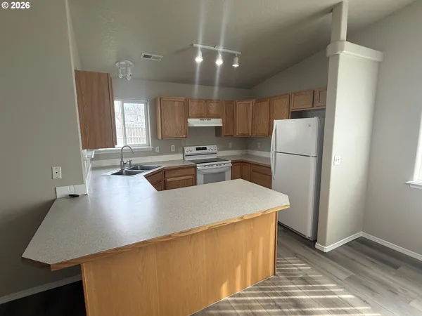 $319,999 | 617 East Oregon Avenue, Hermiston, OR 97838