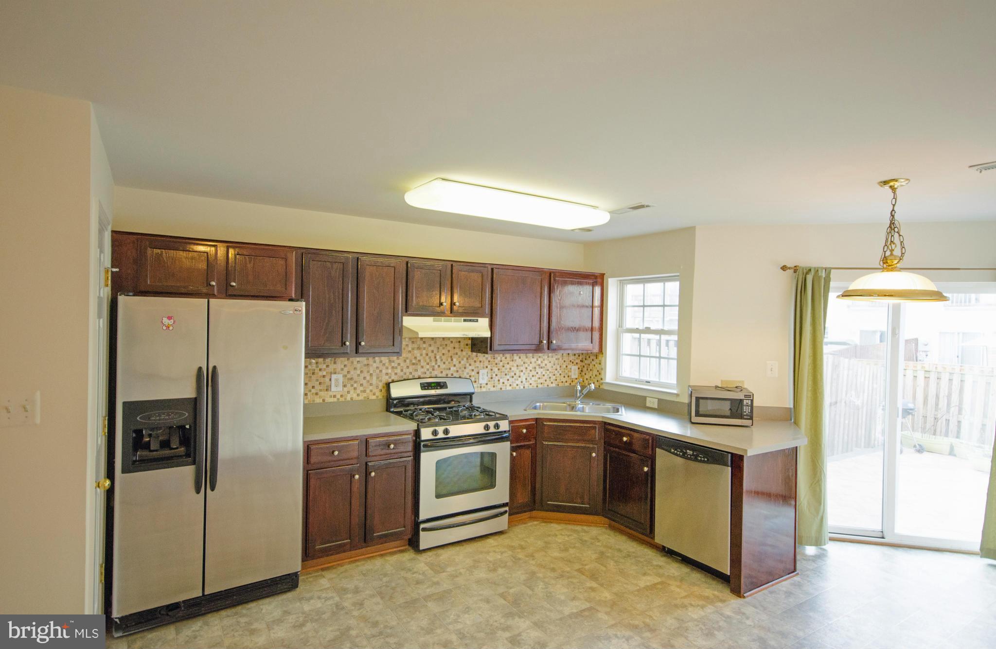 42815 Pilgrim Square Chantilly, VA 20152 - Photo 18 of 30 Kitchen