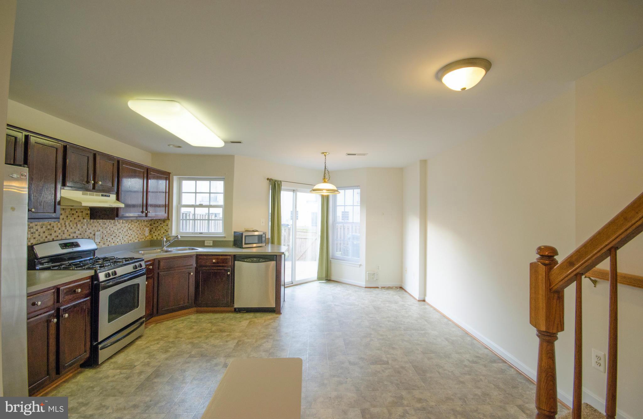 42815 Pilgrim Square Chantilly, VA 20152 - Photo 19 of 30 Kitchen