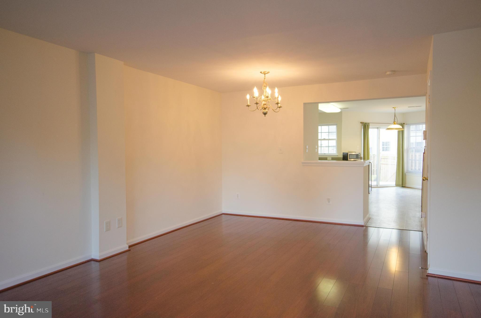 42815 Pilgrim Square Chantilly, VA 20152 - Photo 24 of 30 Living Room