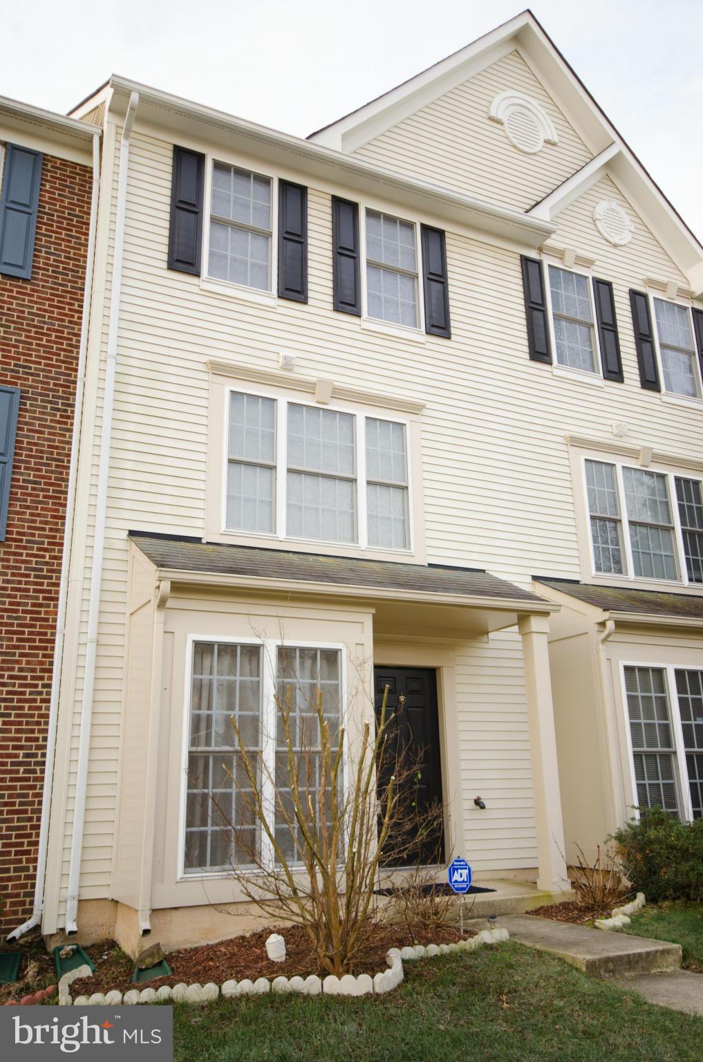 42815 Pilgrim Square Chantilly, VA 20152 - Photo 29 of 30 Exterior (Front)