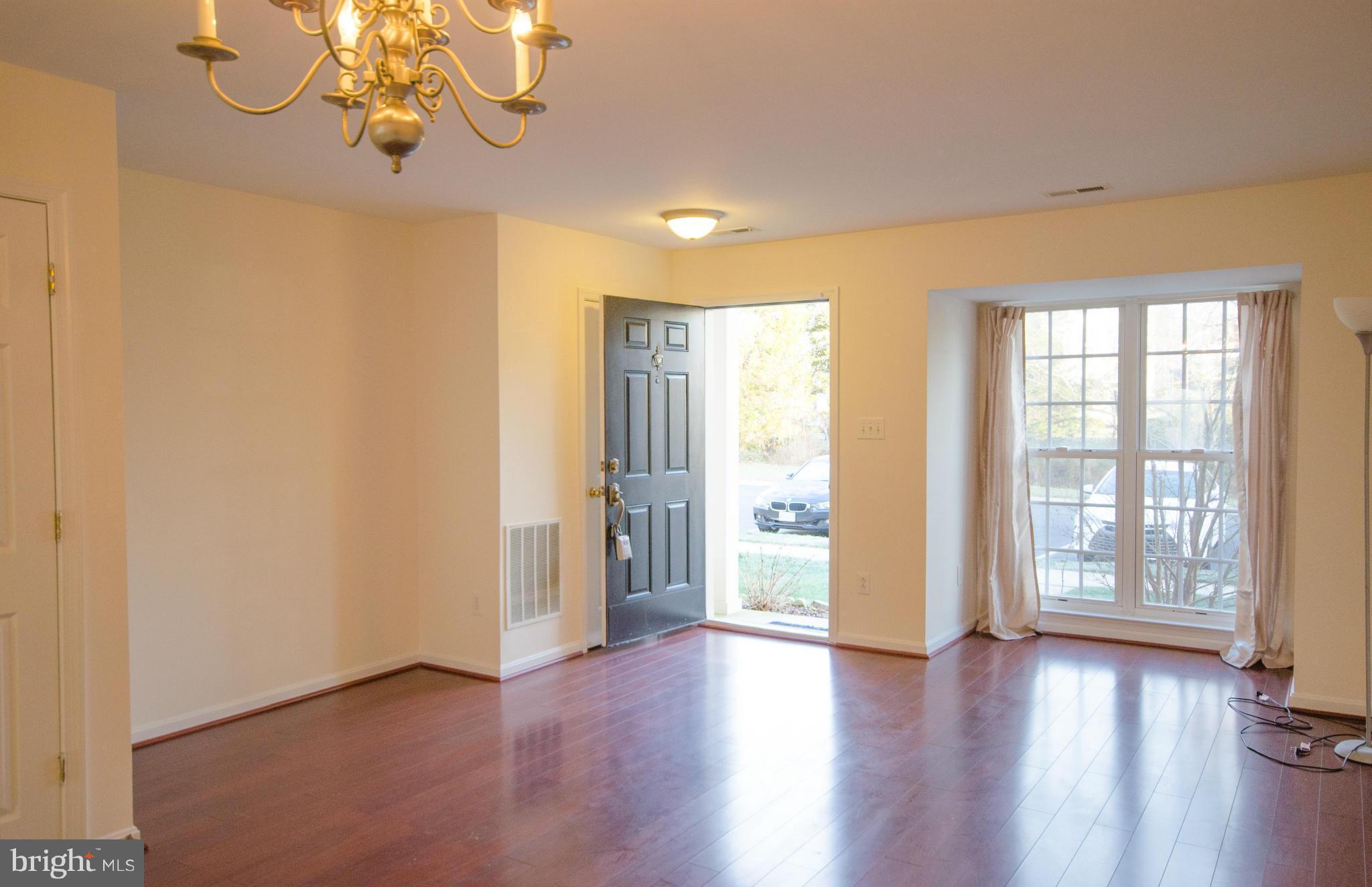 42815 Pilgrim Square Chantilly, VA 20152 - Photo 3 of 30 Interior (General)