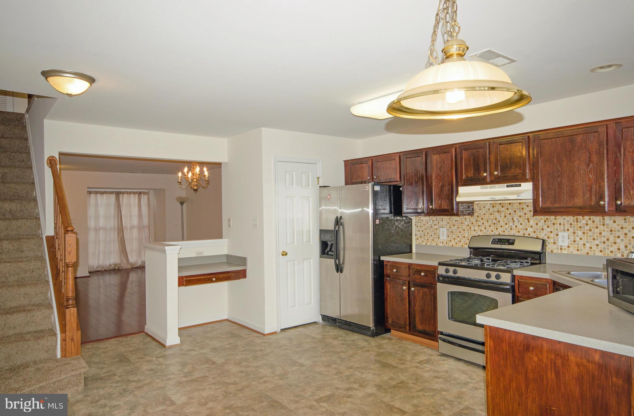 42815 Pilgrim Square Chantilly, VA 20152 - Photo 5 of 30 Kitchen