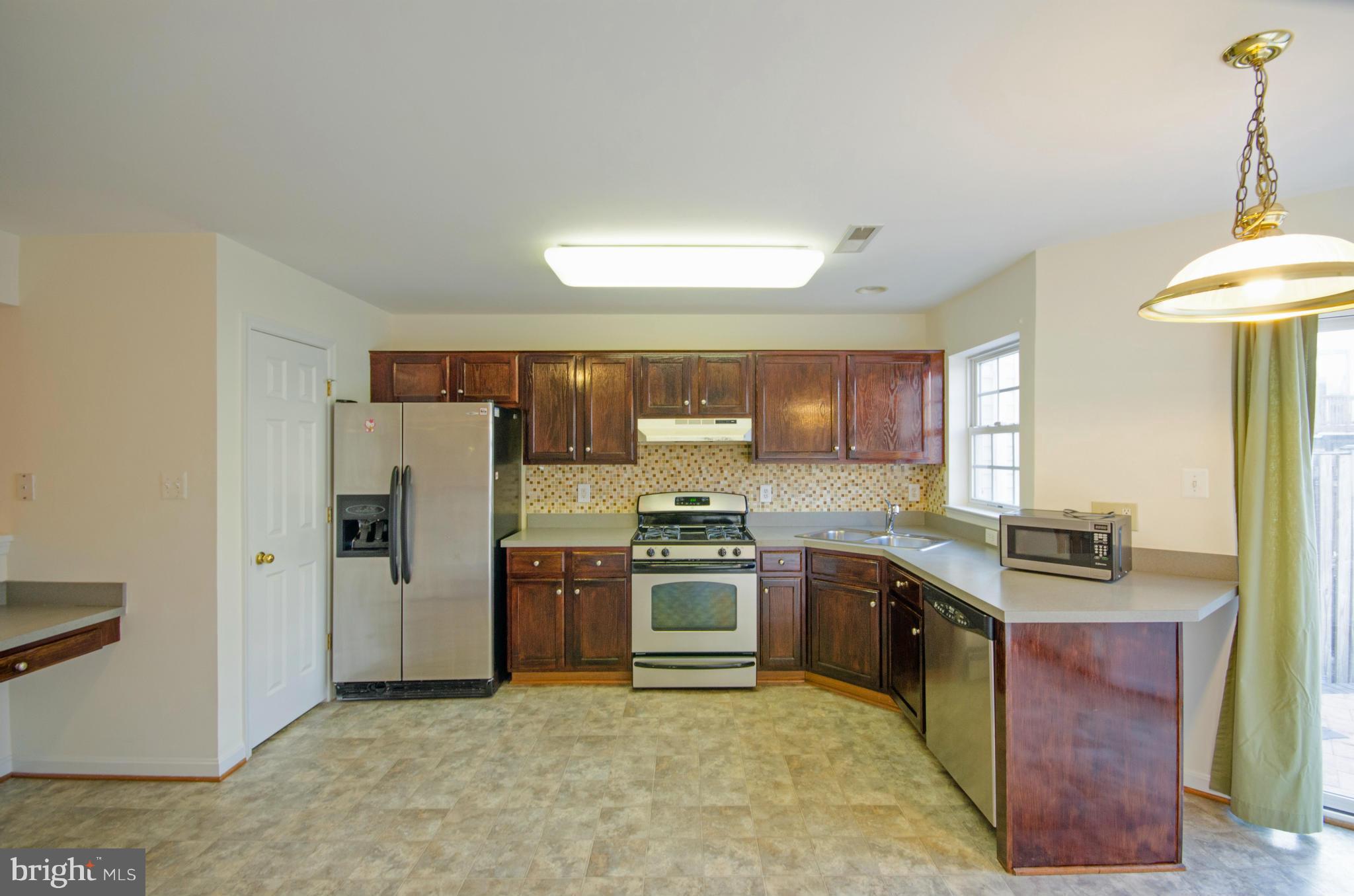 42815 Pilgrim Square Chantilly, VA 20152 - Photo 6 of 30 Kitchen
