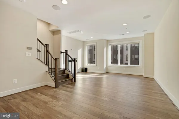 $4,800 | 6730 Eames Way, Bethesda, MD 20817