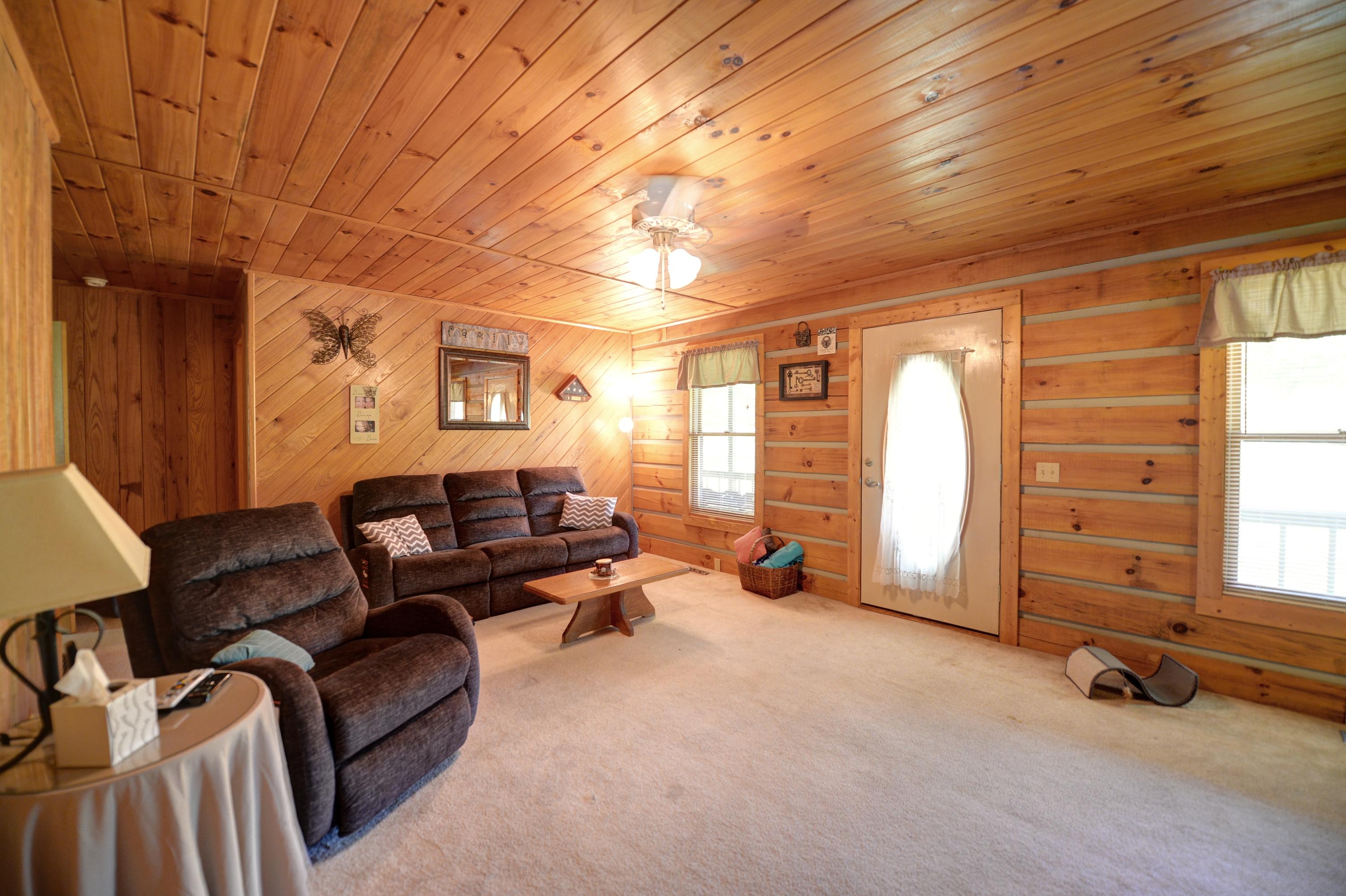 122 Snow Road Pikeville, TN 37367 - Photo 13 of 19 122 snow living2
