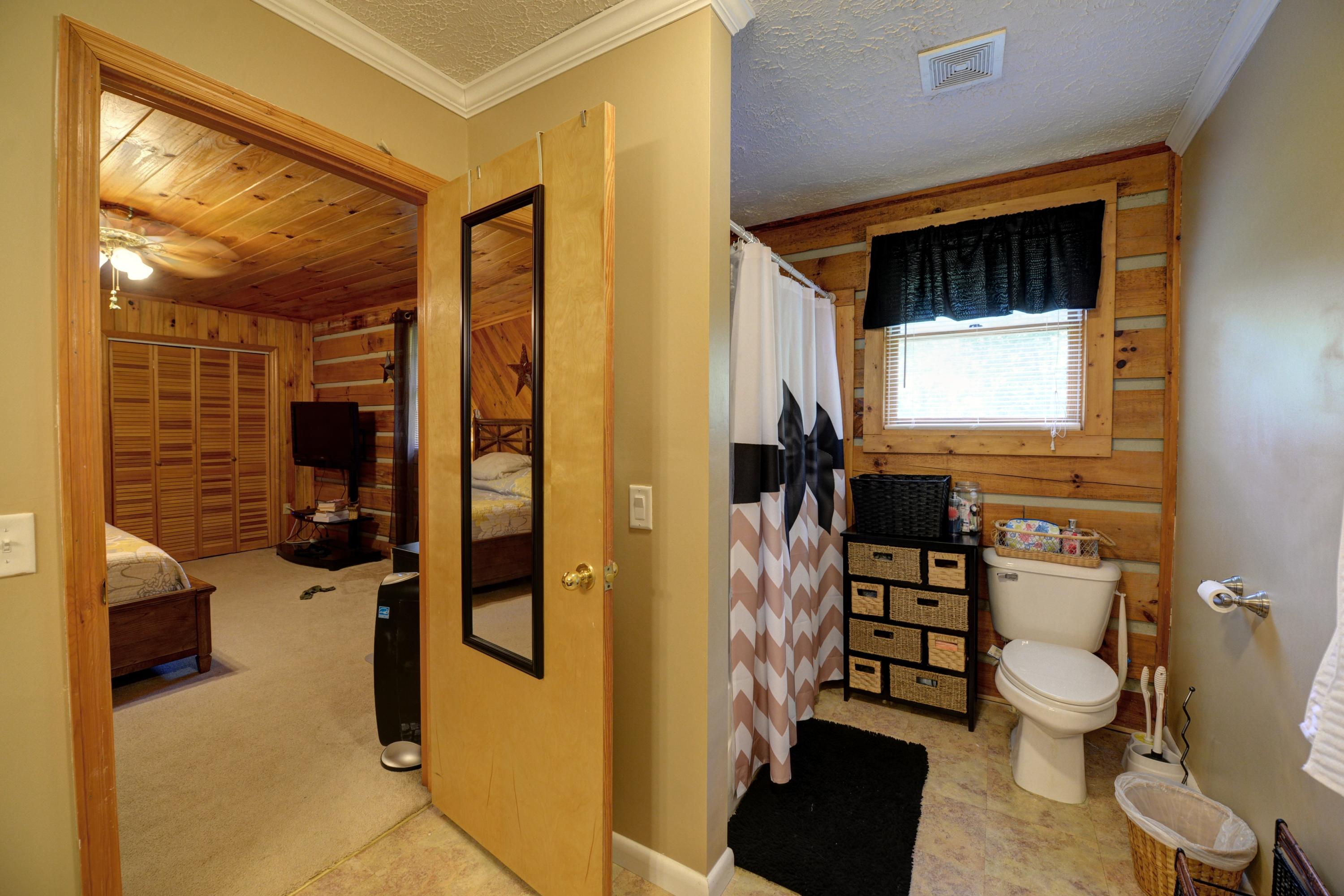 122 Snow Road Pikeville, TN 37367 - Photo 18 of 19 122 snow master bath2