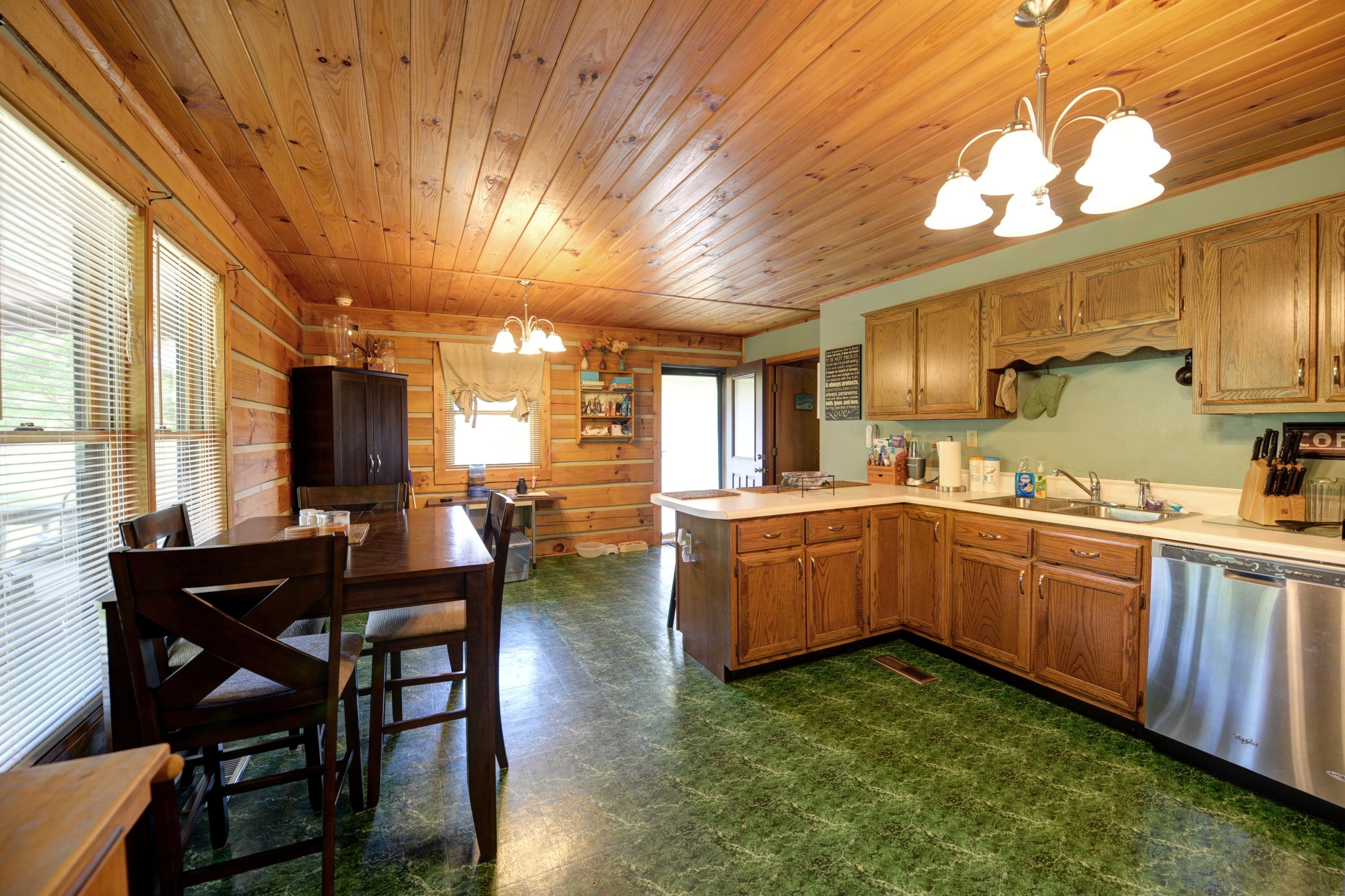 122 Snow Road Pikeville, TN 37367 - Photo 9 of 19 122 snow kitchen3
