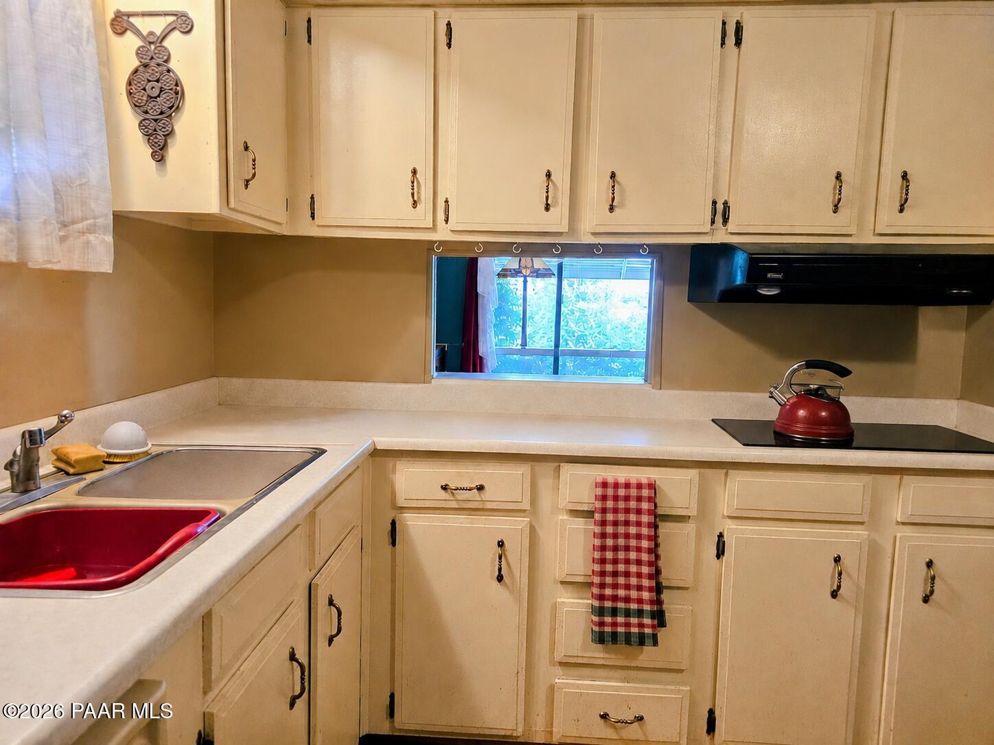 10075 Dapple Grey Trail Dewey, AZ 86327 - Photo 13 of 29 kitchen pass through ai edited