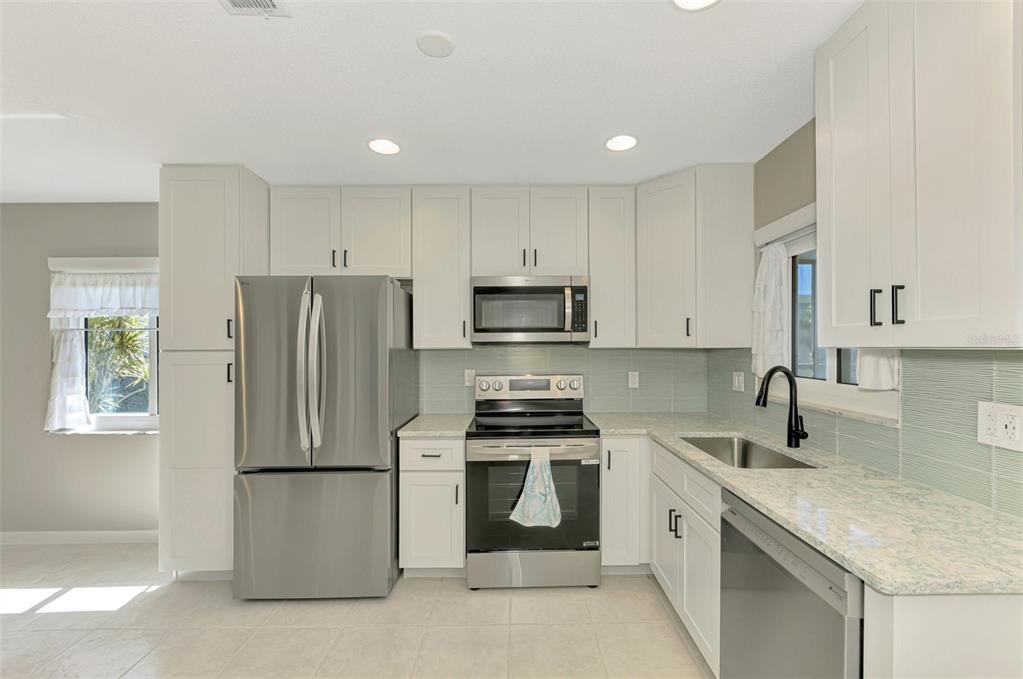 501 Sloop Way Nokomis, FL 34275 - Photo 13 of 79