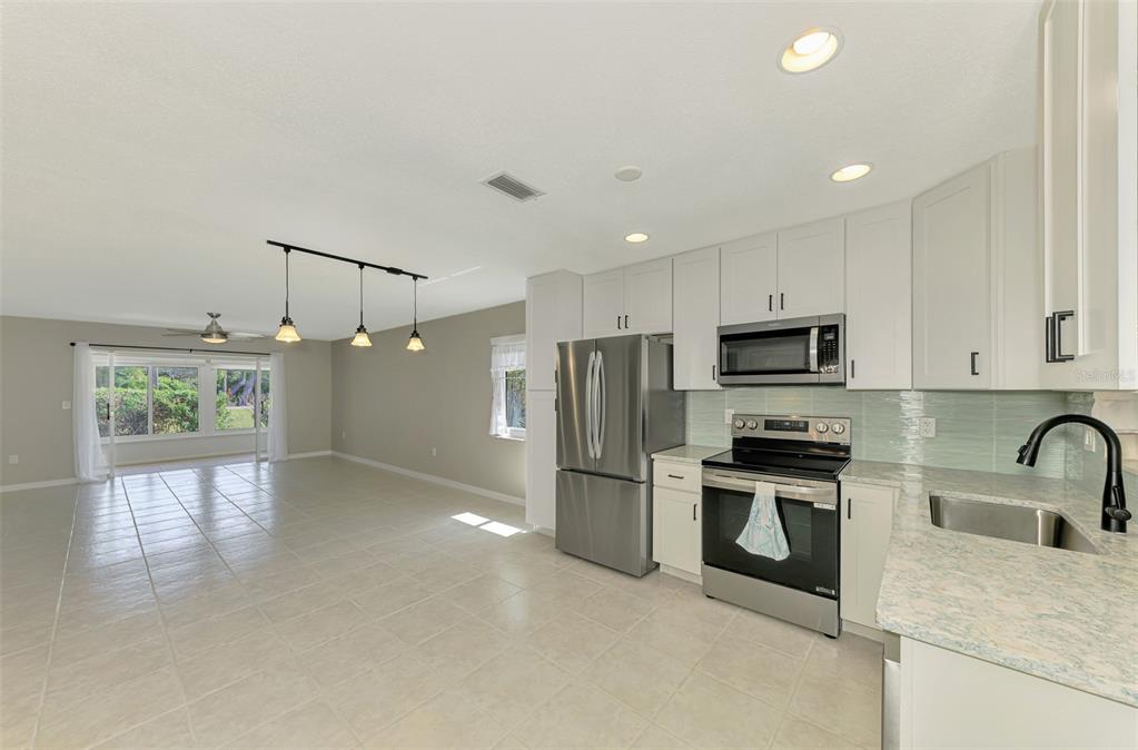 501 Sloop Way Nokomis, FL 34275 - Photo 14 of 79