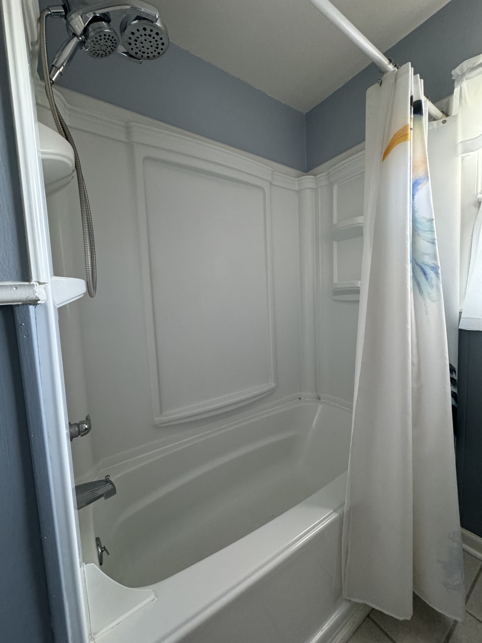 1792 Austin Road Lafayette, TN 37083 - Photo 12 of 34 a bathroom with a bathtub
