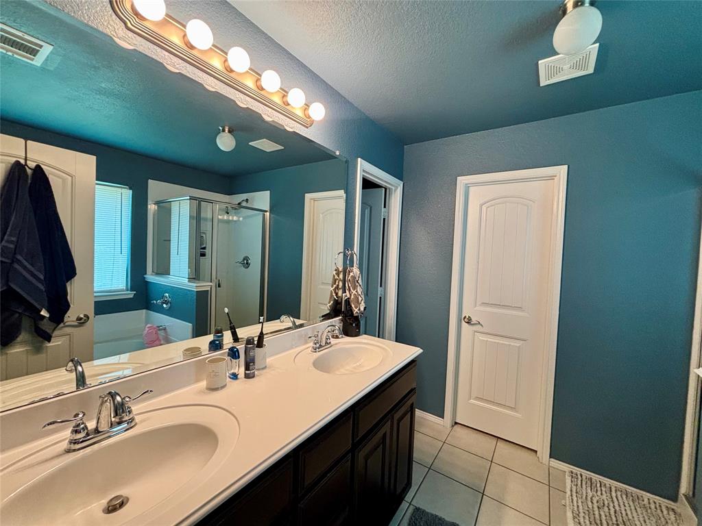 900 Grouse Road Glenn Heights, TX 75154 - Photo 11 of 13 a bathroom with a double vanity sink and a mirror