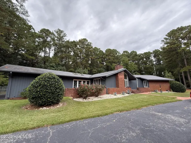 $325,000 | 407 Bundy Lane, Laurinburg, NC 28352